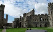 グウィネズのエドワード1世の城郭と市壁　カーナヴォン城（イギリス）